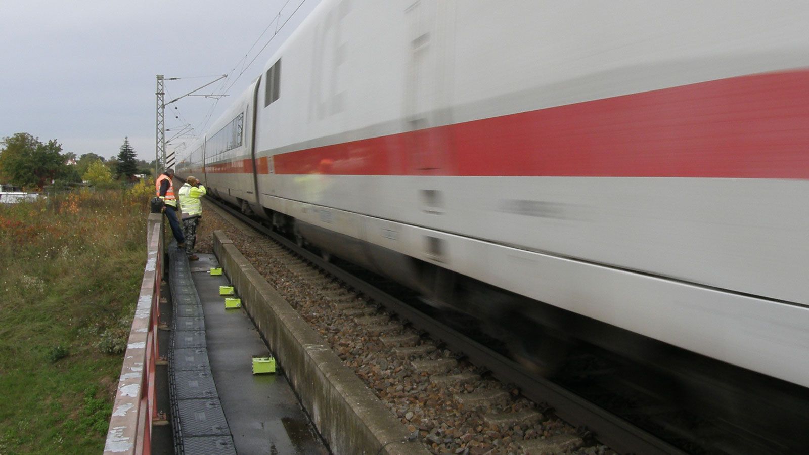 Vibration measurements of rail traffic