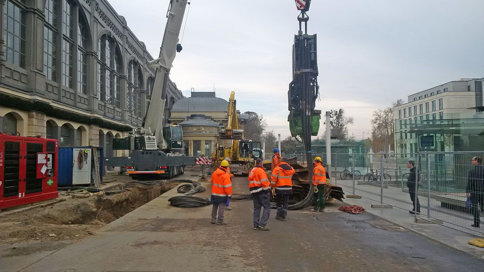 Vibration measurement during sheet pile wall construction