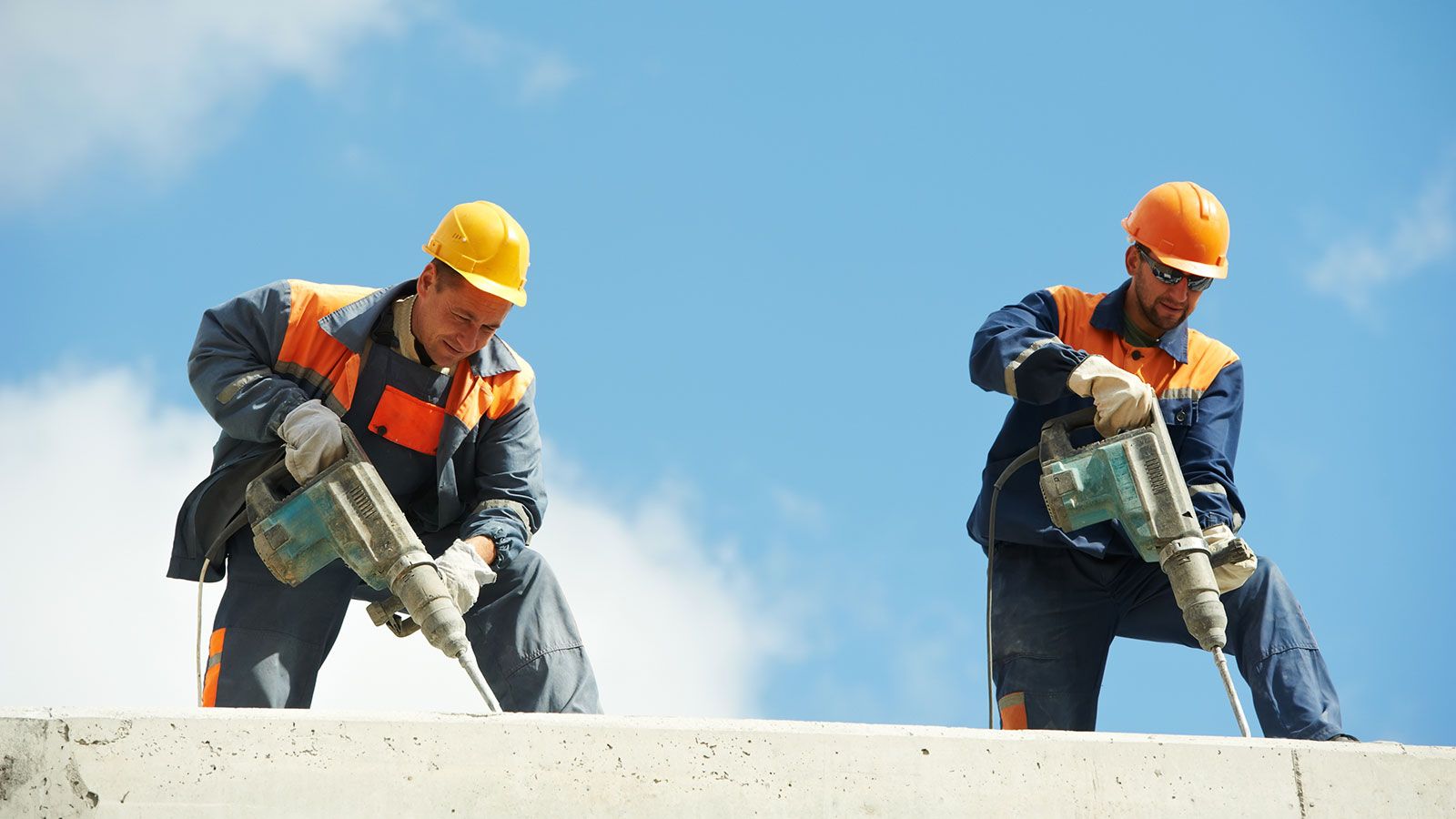 Occupational safety through the monitoring of human vibrations